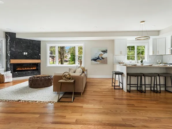 30 Grove St, Topsfield, MA 01983