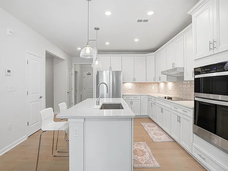 4 Winslow Ln #410 — Photo 9