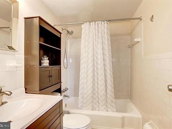 4th image of 401 N Armistead St APT 403