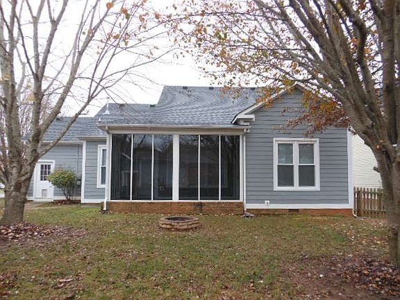 3rd image of 2208 Exeter Ln