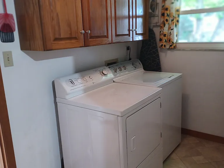 1021 Edgewood Dr — Photo 10