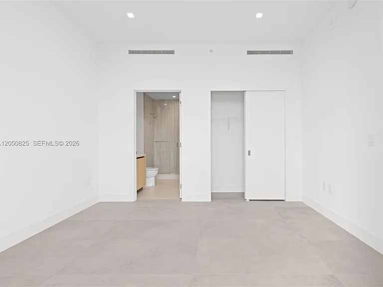 2411 Laguna Cres #606 — Photo 17