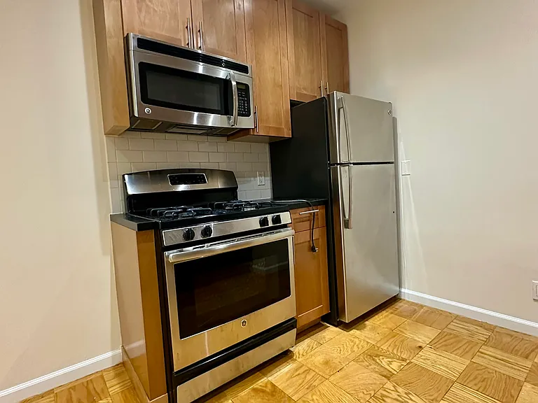 555 E 78th St #6EE — Photo 4