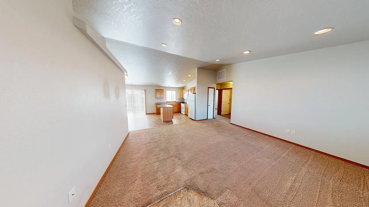 3 bed, 1344 sqft, $1,895 — Photo 2