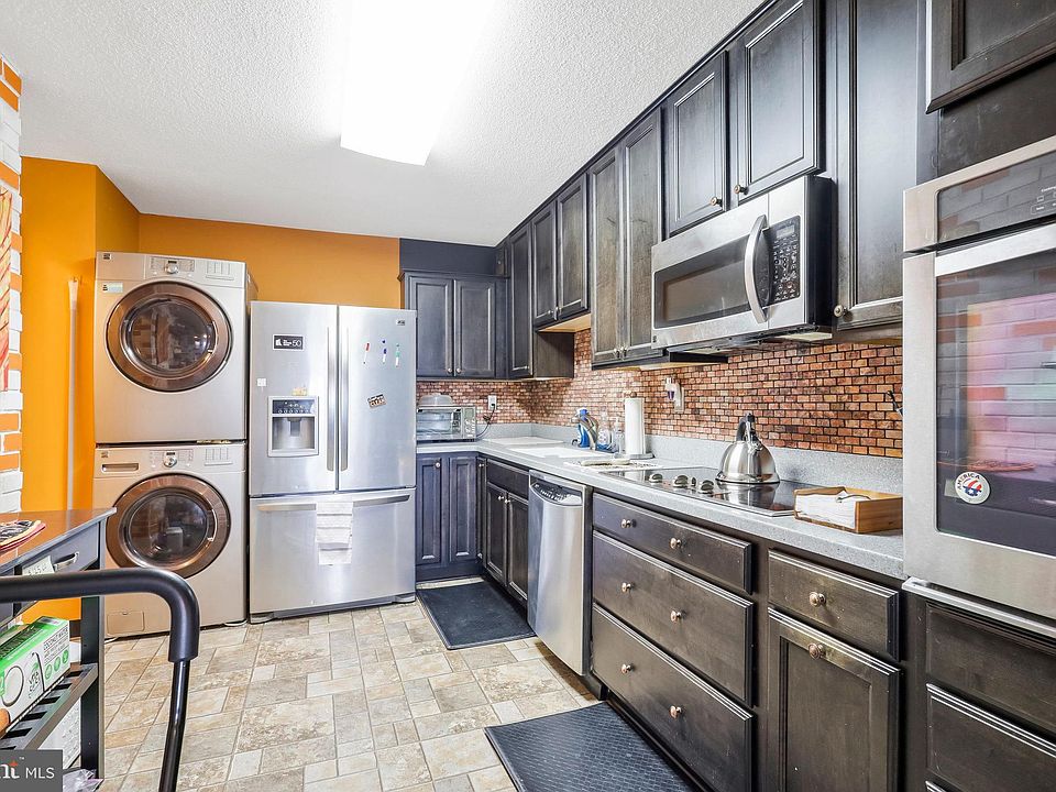 1st image of 307 Yoakum Pkwy APT 1824