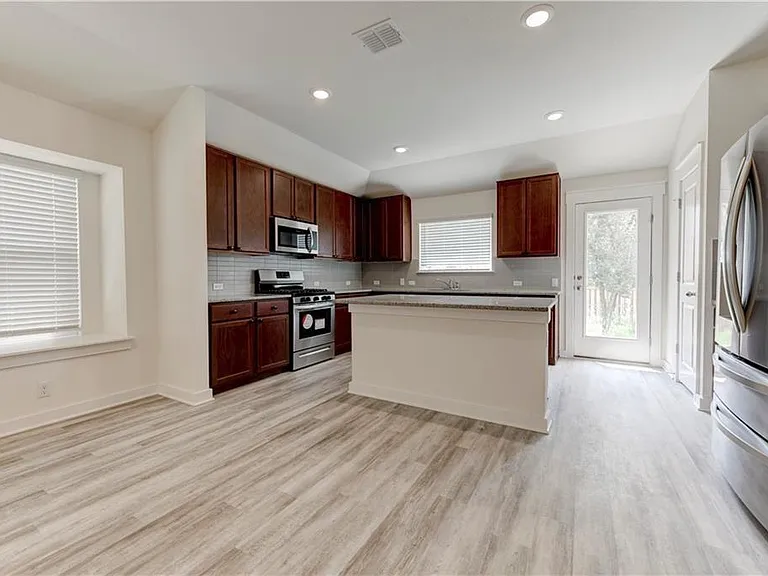 1328 Kneehigh Dr — Photo 4