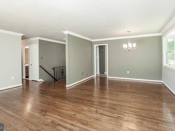 5th image of 5378 Gainsborough Dr
