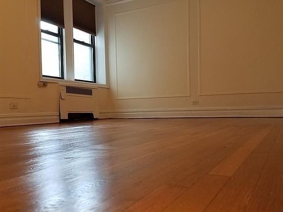 2nd image of 2106 33rd St APT B1