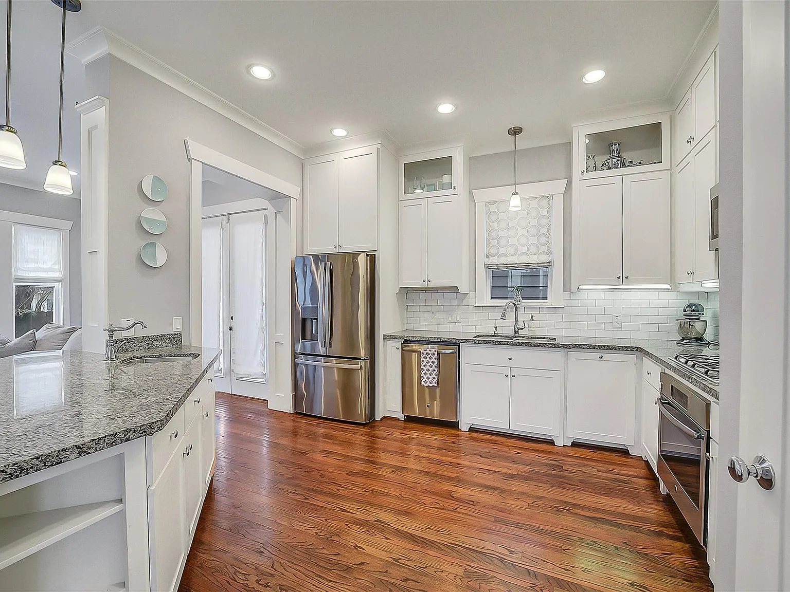 4 bed, 2.5 bath, 2309 sqft, $3,700 — Photo 4