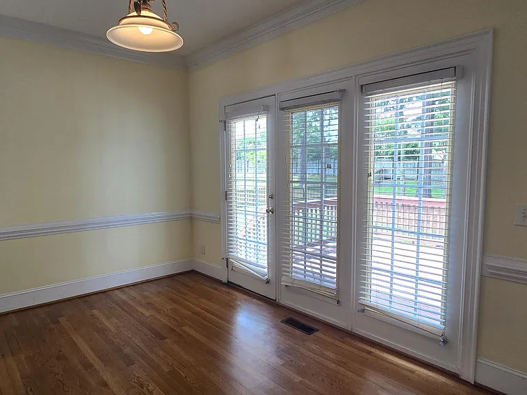 4208 Leicester Ct — Photo 16