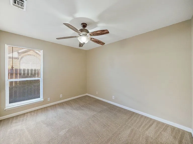 8218 Parkland Hills Dr — Photo 19