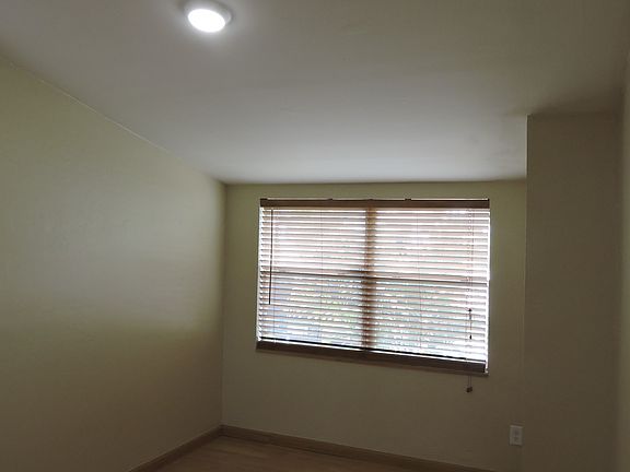5th image of 710 Hollywood Pl