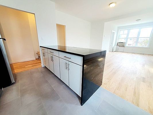 3rd image of 21-01 29th St #2