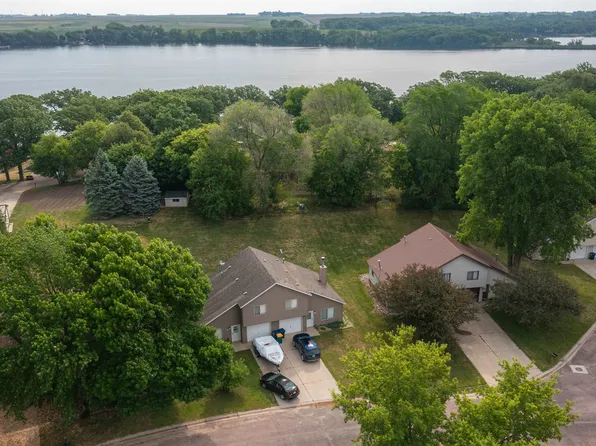 2705 Adams Ave, Spirit Lake, IA 51360