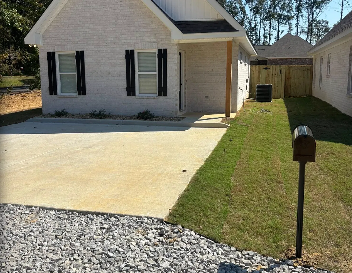 Charming Country Cottage Available 1/1/26 — Photo 1