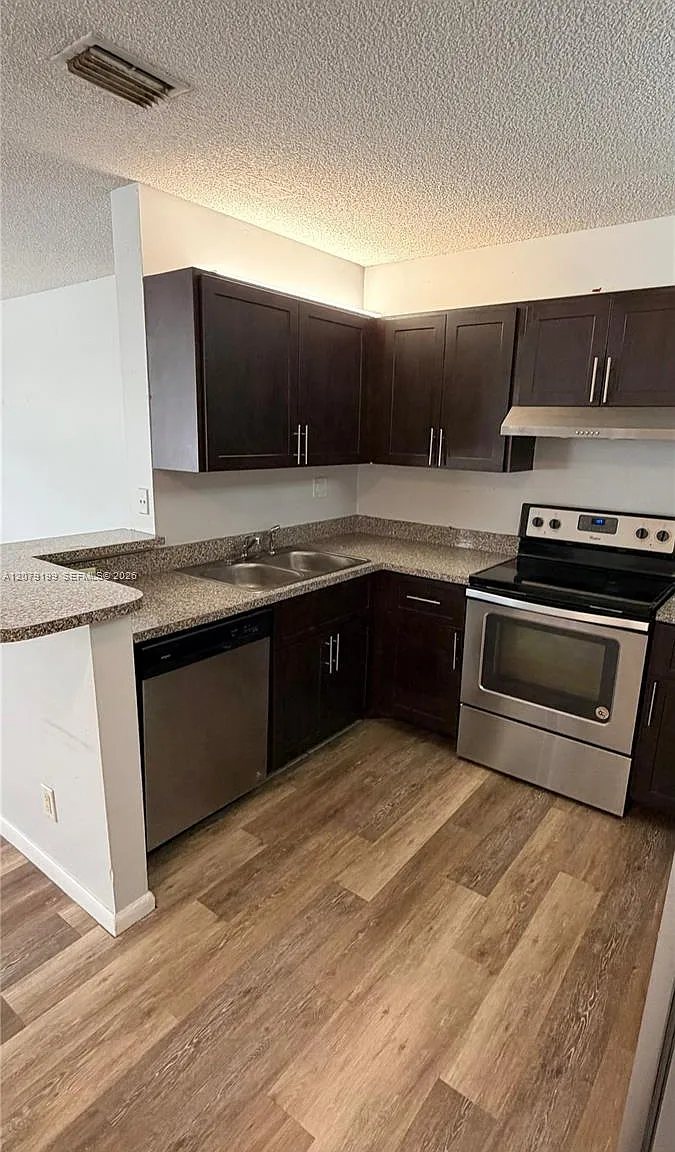 Royal Ridge Condo — Photo 3