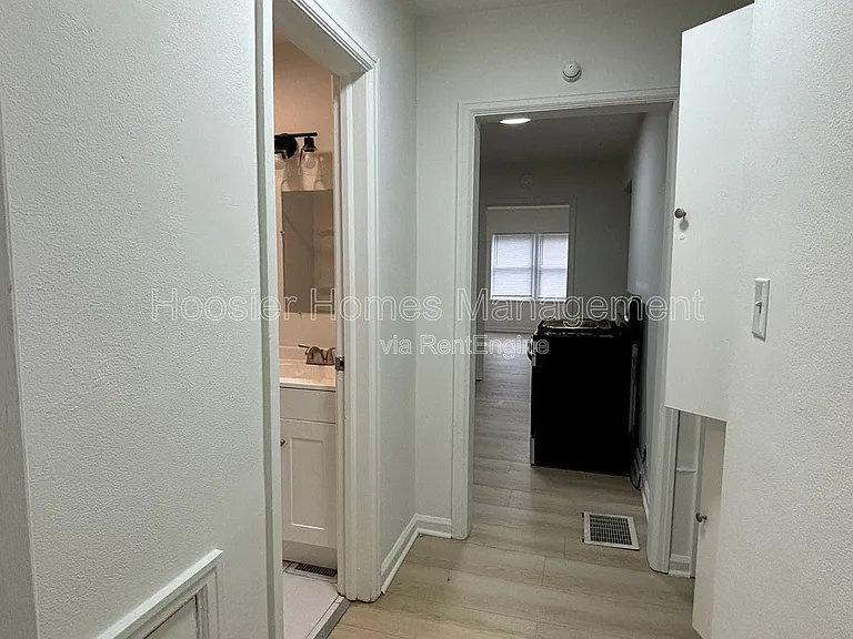 1509 N Chester Ave — Photo 18