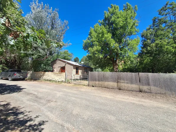 23 Orchard Rd, Whitethorn, CA 95589