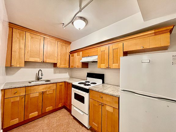 4th image of 210 E 31st St APT 1B