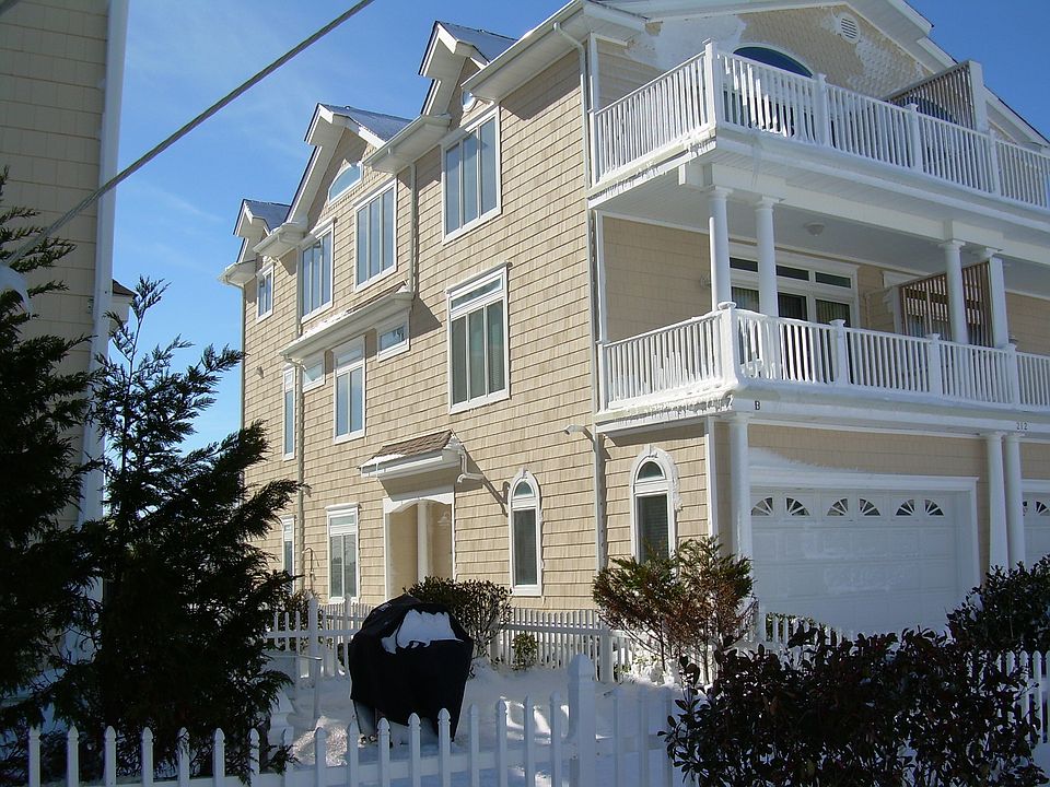 2nd image of 212 11th St N #B
