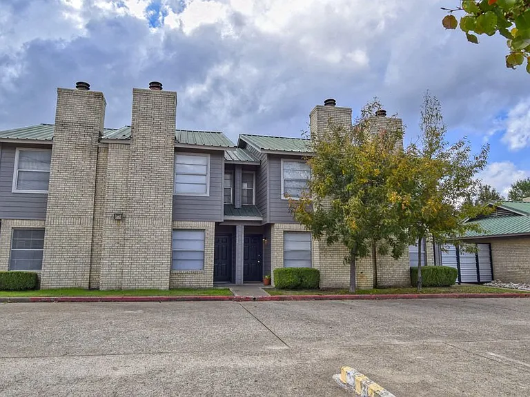 Athens Townhomes — Photo 6