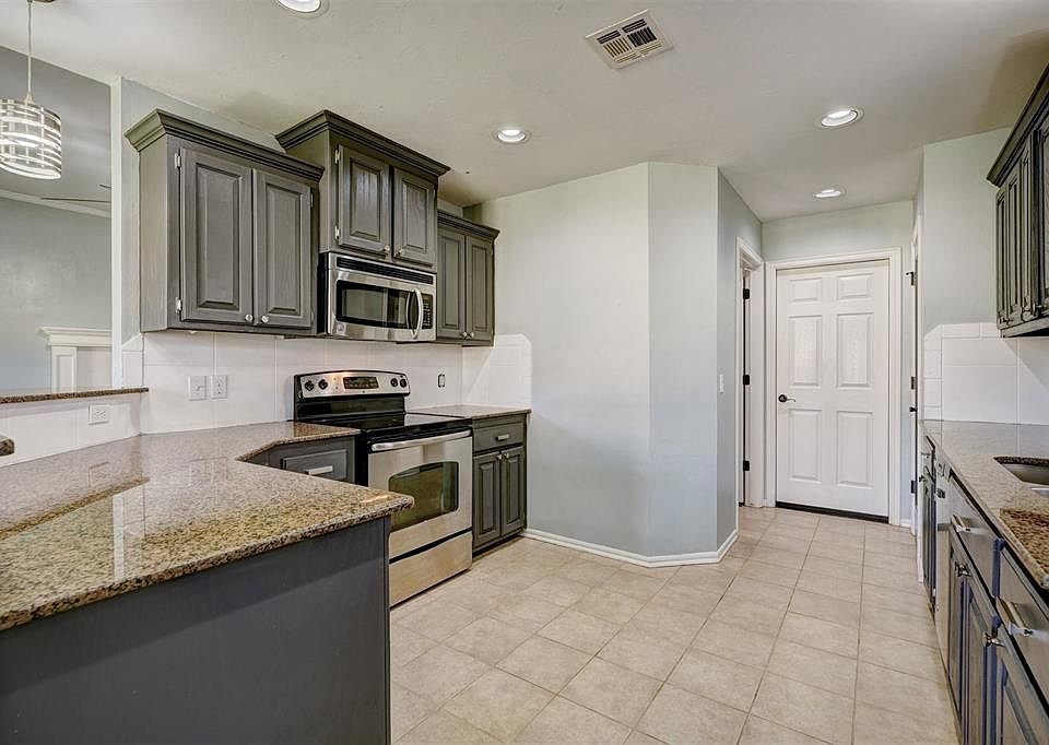 1st image of 713 N Bobcat Way