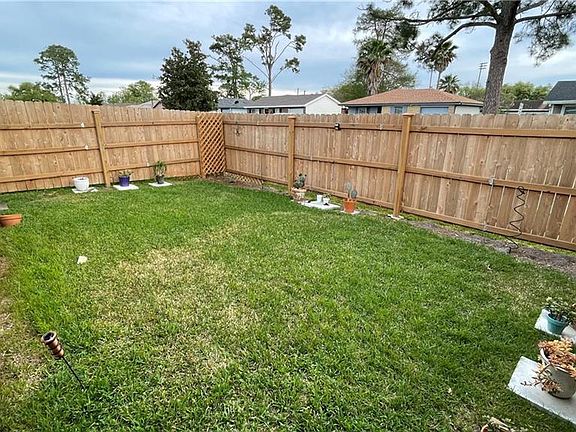 3rd image of 395 E Buttercup Dr