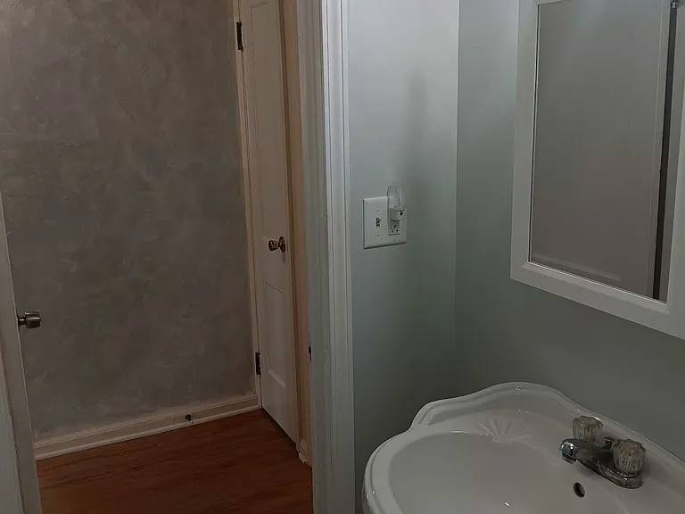 2802 S Vine St — Photo 8