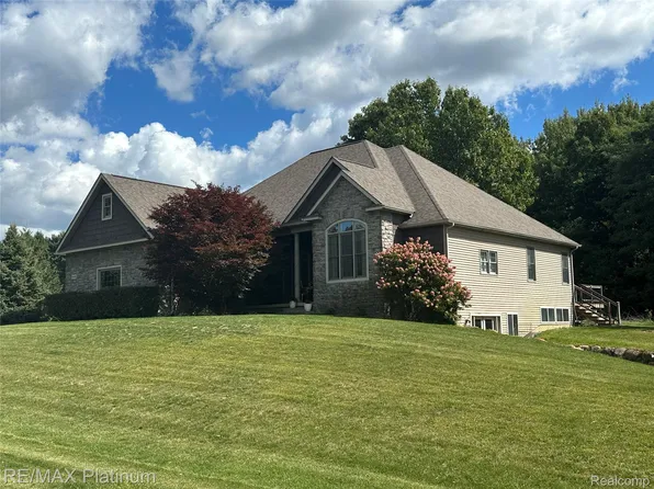 16429 Shadow Ln, Linden, MI 48451