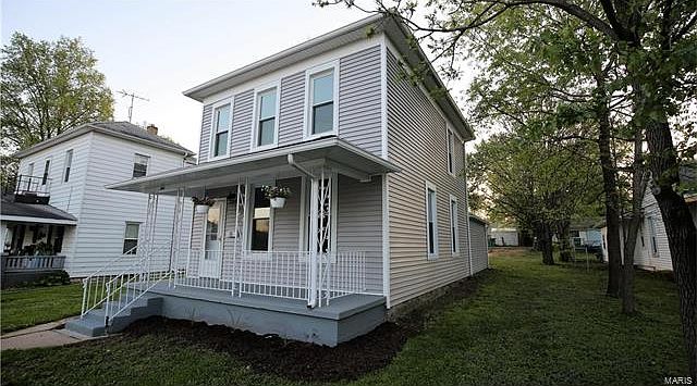 1st image of 804 S 2nd St