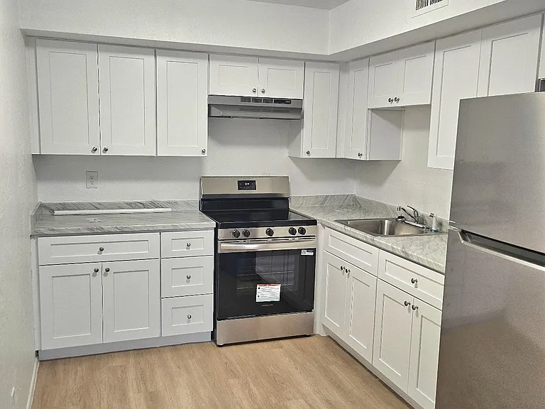 510 E Hatcher Rd #208 — Photo 4