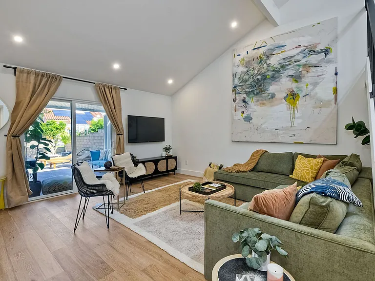 822 Caminito Rosa — Photo 1