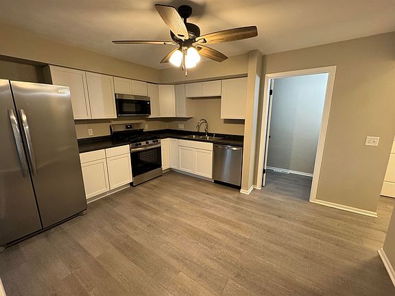 3rd image of 1434 Canyon Dr