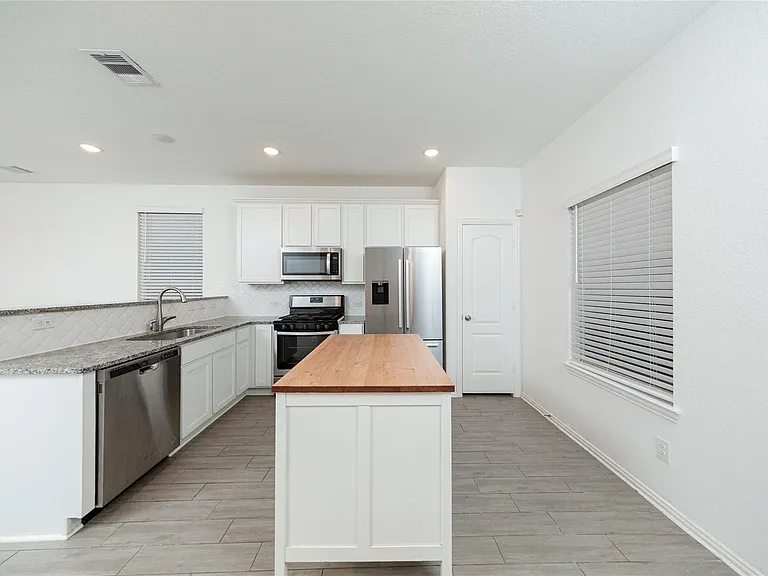 31206 Whitfield Ct — Photo 5