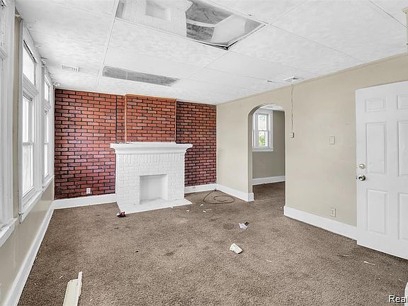 2nd image of 4025 Clements St