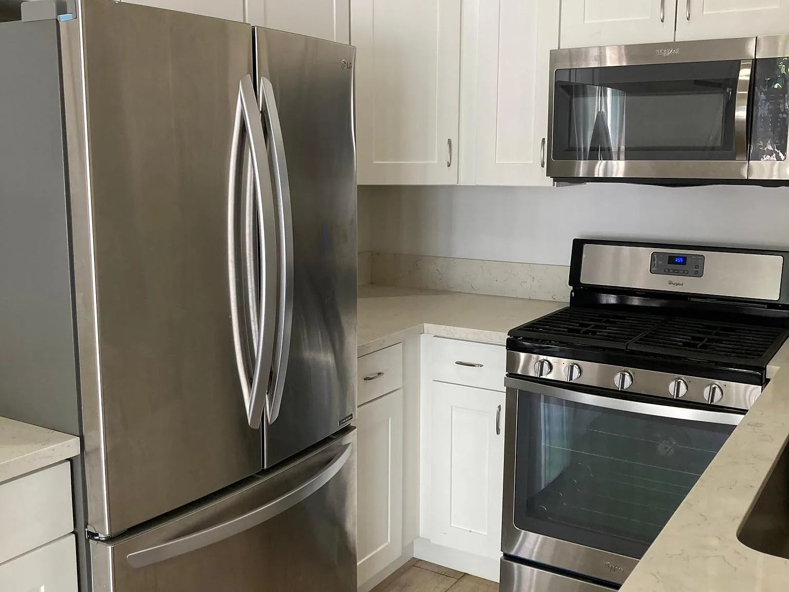 2 bed, 975 sqft, $3,800 — Photo 2