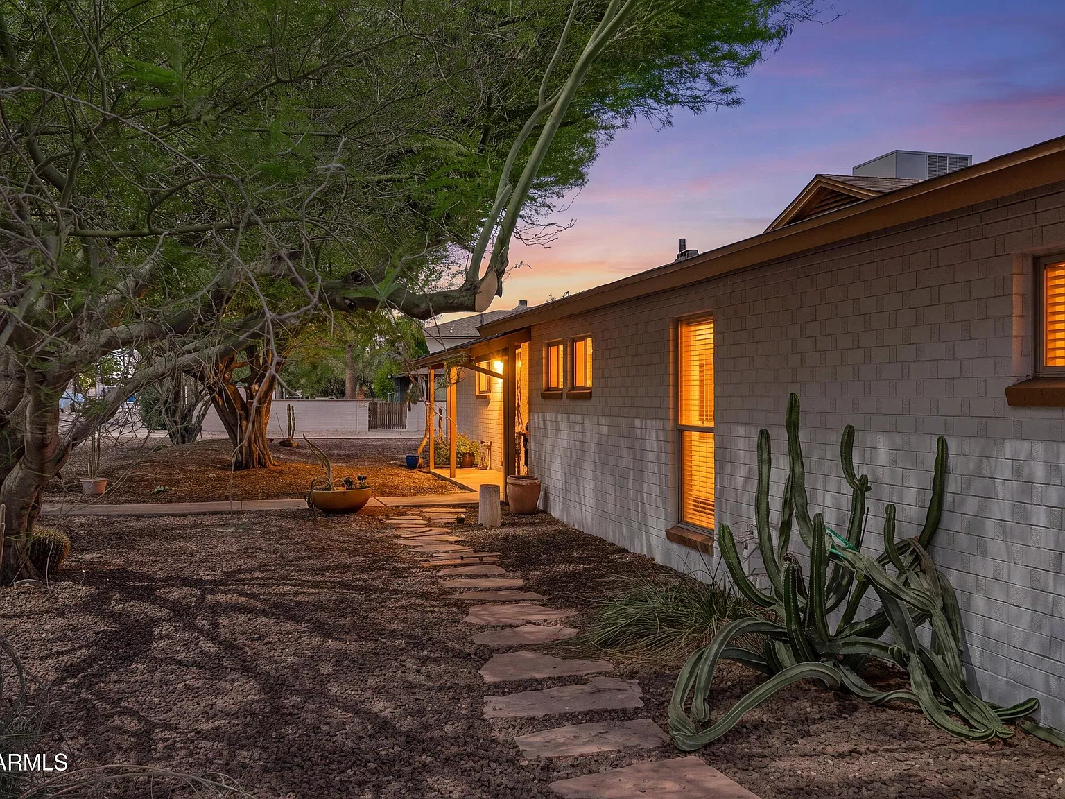 3 bed, 3.0 bath, 2204 sqft, $4,000 — Photo 2