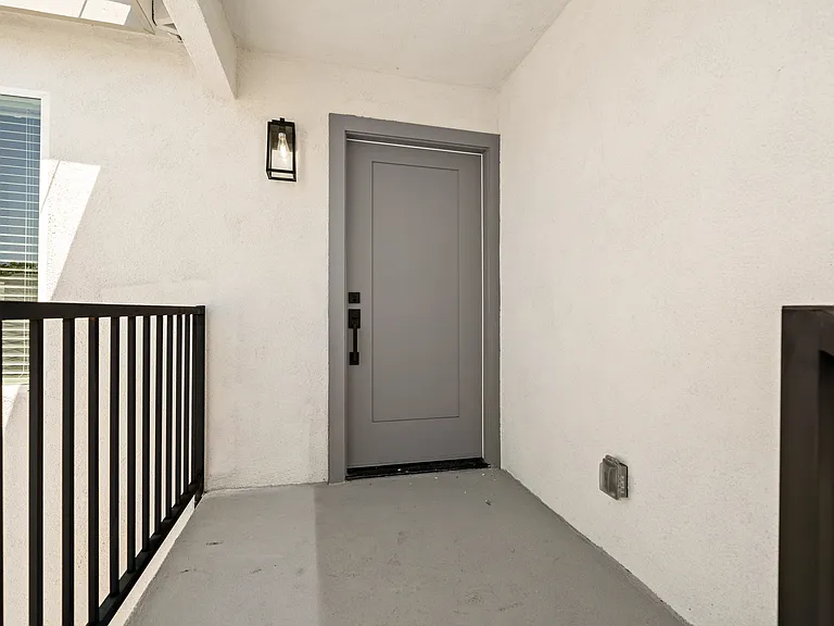 2729 Frankel St #1/2 — Photo 17