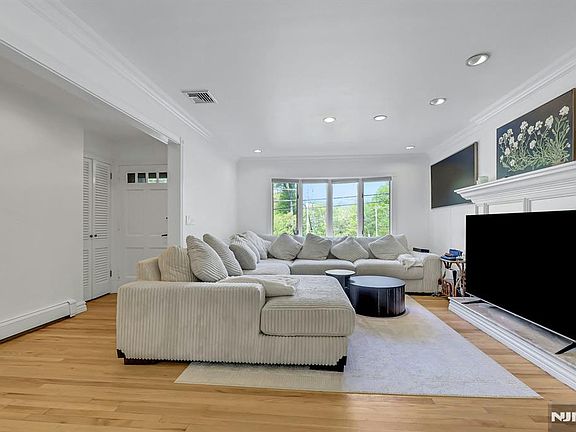 5th image of 154 Spring Valley Rd