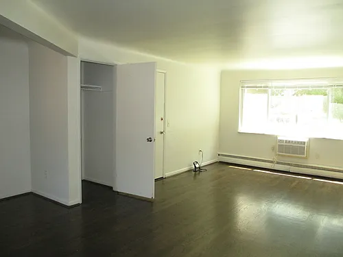 1668 Crest Hill Ave #1 — Photo 2