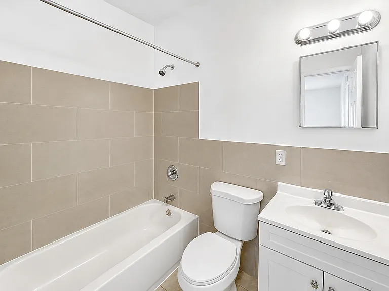 701 SW 14th Ave — Photo 16