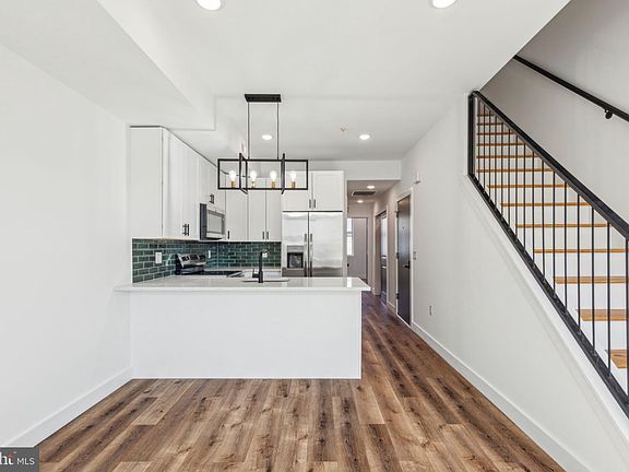 4th image of 415 W York St #2