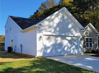 4982 Vienna Dozier Rd, Pfafftown, NC 27040