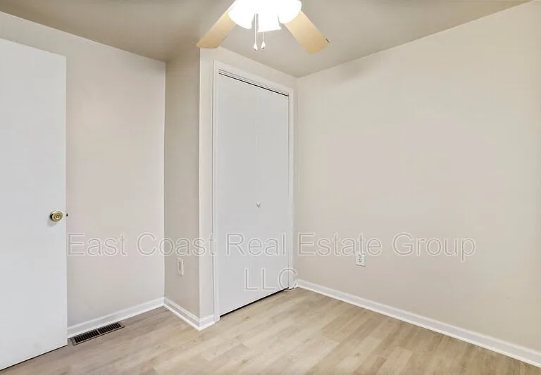118 S Locust St — Photo 7
