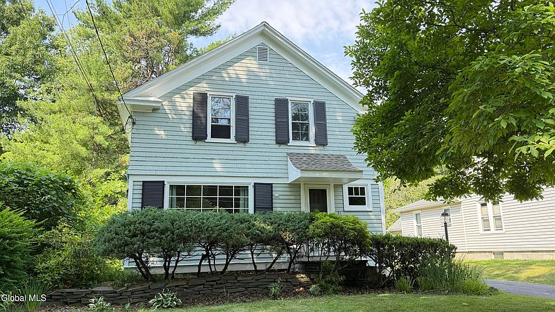 3rd image of 31 Oakwood Place