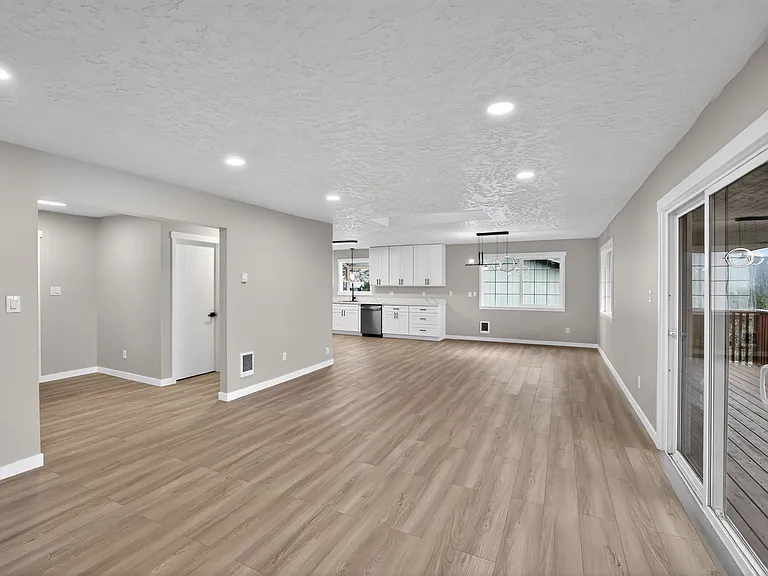 2404 Bloyd St — Photo 8
