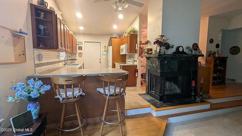 5th image of 2368 Troy Schenectady Road