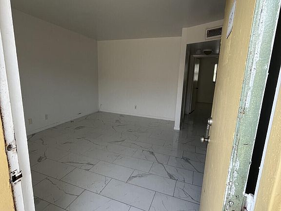 3rd image of 101 NE 41st Street #E87
