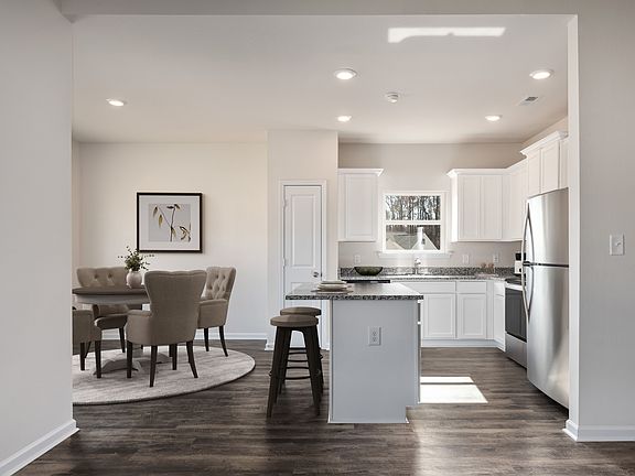 Move freely between the kitchen and dining room