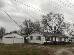 9 E Wurl Ln, Altamont, IL 62411